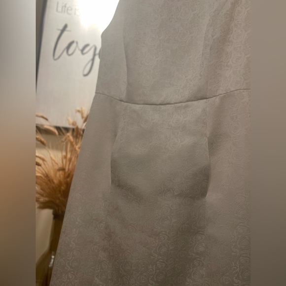 Jones Wear White Dress - Floral Patterned Fabric - Picture 9 of 13